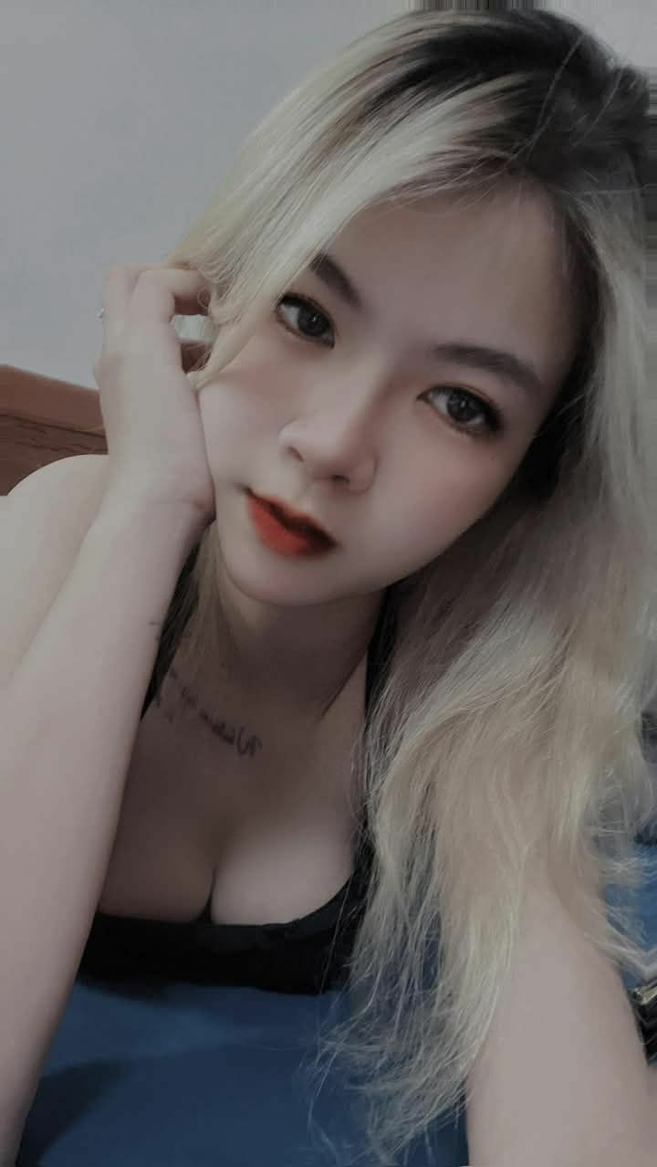 Cybergirl Gabbie Carter quan hệ tình dục trong trò chơi VR